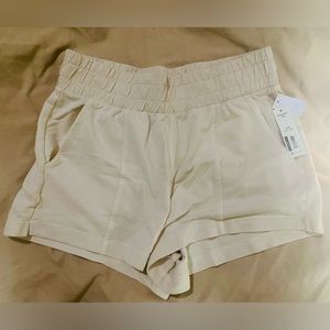 Juniors No Boundaries cream high rise shorts size large 11-13